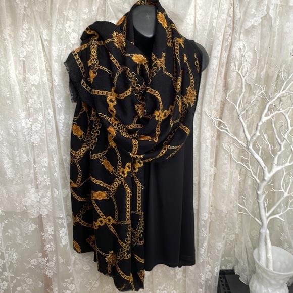 Scarfs Always Fit 😉☺️ Another Zara Beauty: Chains, Black, Gold/Mustard, Links…. - Picture 6 of 8